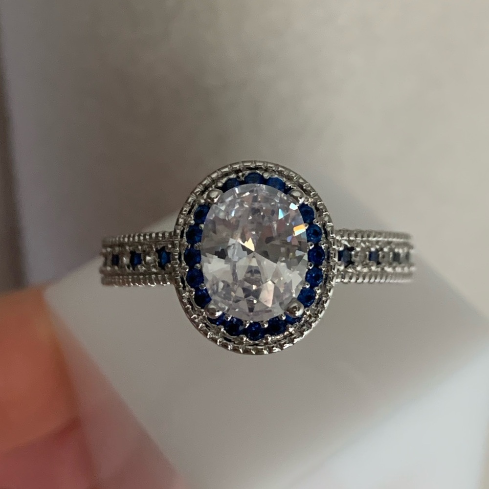 925 Silver Oval Cut White Sapphire Size 9 - Picture 2 of 6